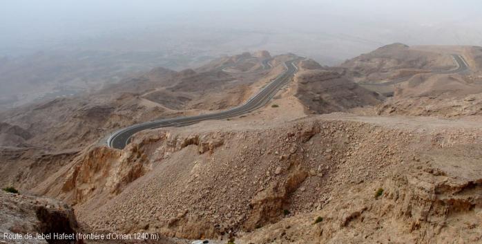 Montagne Jebel Hafeet (frontière d'Oman)